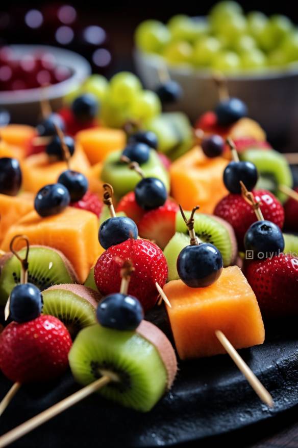 Fruchtige Obstspieße als leckeres Fingerfood auf jeder Party.