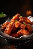 Knusprige Chicken Wings mit Dip