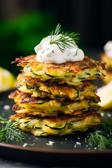 Knusprige Zucchini-Feta-Taler