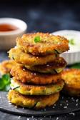 Knusprige Zucchini-Feta-Patties – Perfektes Fingerfood für die Arbeitskollegen