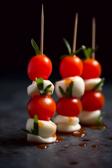 Fingerfood mit Tomate und Mozzarella