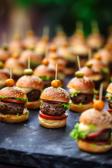 Mini-Burger - Herzhaftes Fingerfood für die Babyparty