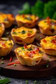 Mini Quiches - leckeres Fingerfood aus Blätterteig mit Käse und Gemüse