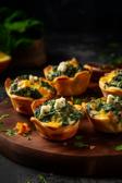 Knusprige Mini-Quiches mit Spinat und Feta