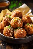 Quinoa-Feta-Bällchen - Gesundes Fingerfood für den schnellen Genuss.