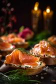 Lachs-Crostini - Leckere Häppchen für den Sektempfang