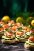 Lachs-Gurken-Häppchen mit Frischkäse, Dill und Zitrone