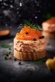 Lachs-Mousse auf Rösti