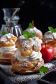 Süße Apfel-Zimt-Windbeutel - Fantastisches Fingerfood für Naschkatzen